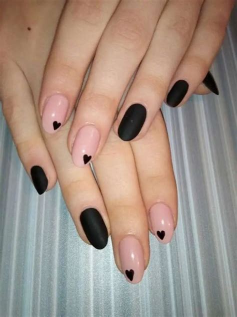 Uñas nude con negro